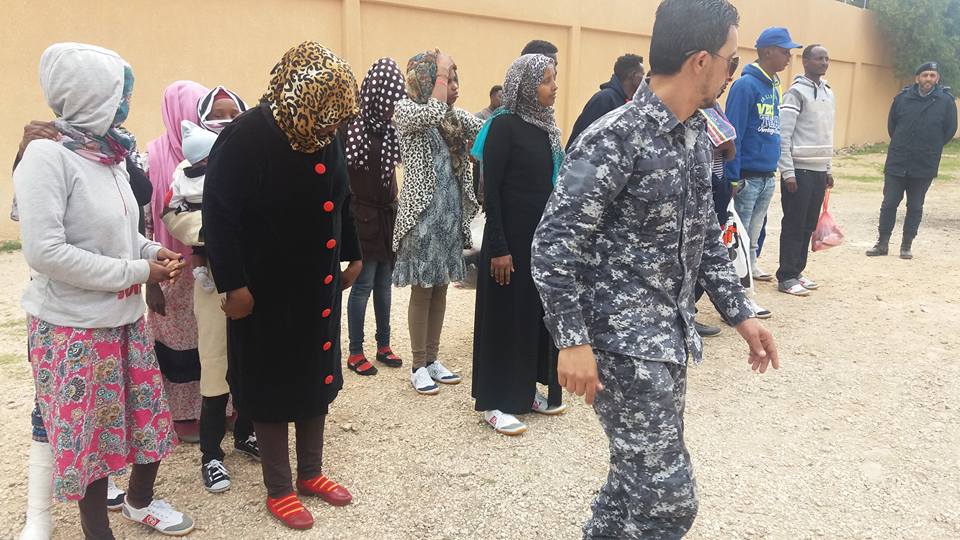 نقل 23 مهاجرًا صوماليًا من بنغازي إلى طرابلس تمهيدًا لترحيلهم