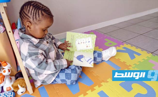 طفلة تبلغ ثلاث سنوات تظهر قدرات كبيرة على القراءة في جنوب أفريقيا