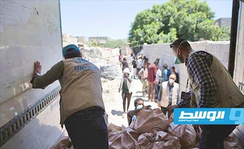توزيع مساعدات على المشردين واللاجئين وطالبي اللجوء في ليبيا, 3 مايو 2020. (مفوضية شؤون اللاجئين)
