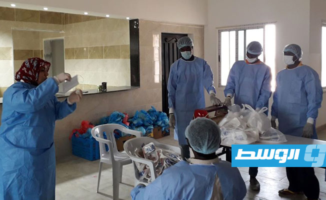 برنامج توعوي للعاملين بالنظافة وتحضير الطعام بمقر للحجر الصحي في بنغازي