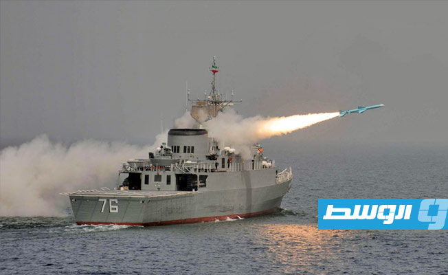 إيران تختبر صواريخ باليستية و«كروز» في مناورات عسكرية بالخليج