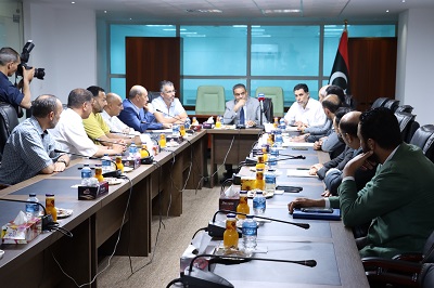 جانب من اجتماع على هامش توقيع اتفاقية نقل الحجاج الليبيين إلى الأراضي المقدسة، الإثنين 22 مايو 2023 (وزارة المواصلات)