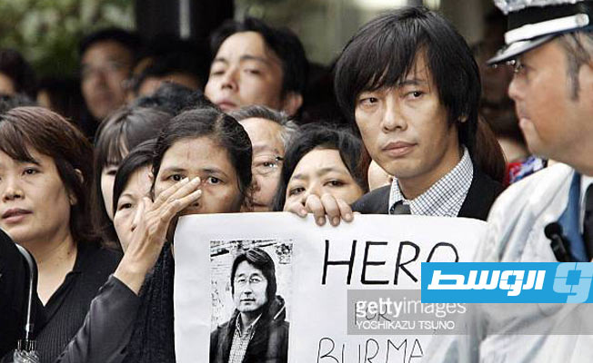 «مات والكاميرا في يده».. آلة تصوير مفقودة توثق لحظات مقتل صحفي ياباني في ميانمار 2007