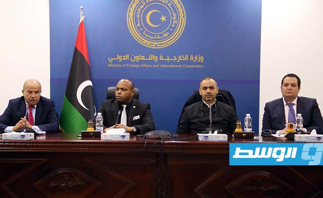 «الخارجية» تبحث سبل عودة رحلات الطيران الدولية إلى ليبيا