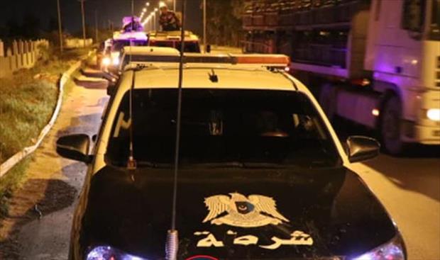 سيارة شرطة تابعة لمديرية أمن بنغازي خلال حملة مداهمة لأوكار المخدرات في المدينة، 22 فبراير2020. (صفحة المديرية بفيسبوك)