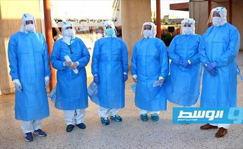 فريق من «الخدمات الصحية بنغازي» يزور حيا ظهرت به حالة «كورونا»