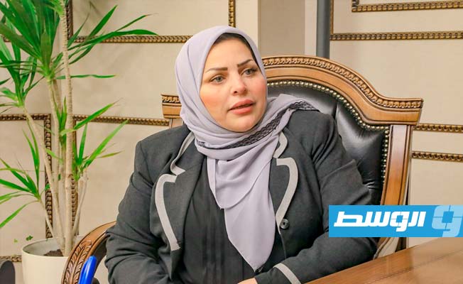 وزيرة الدولة لشؤون المرأة انتصار عبود خلال لقائها مع باشاغا، الأحد 1 يناير 2023. (المكتب الإعلامي للحكومة)