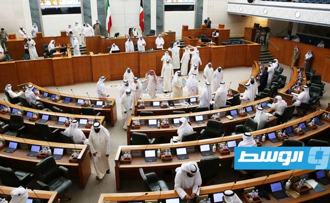 أمير الكويت يحل برلمان 2020 ويدعو لانتخابات عامة خلال أشهر
