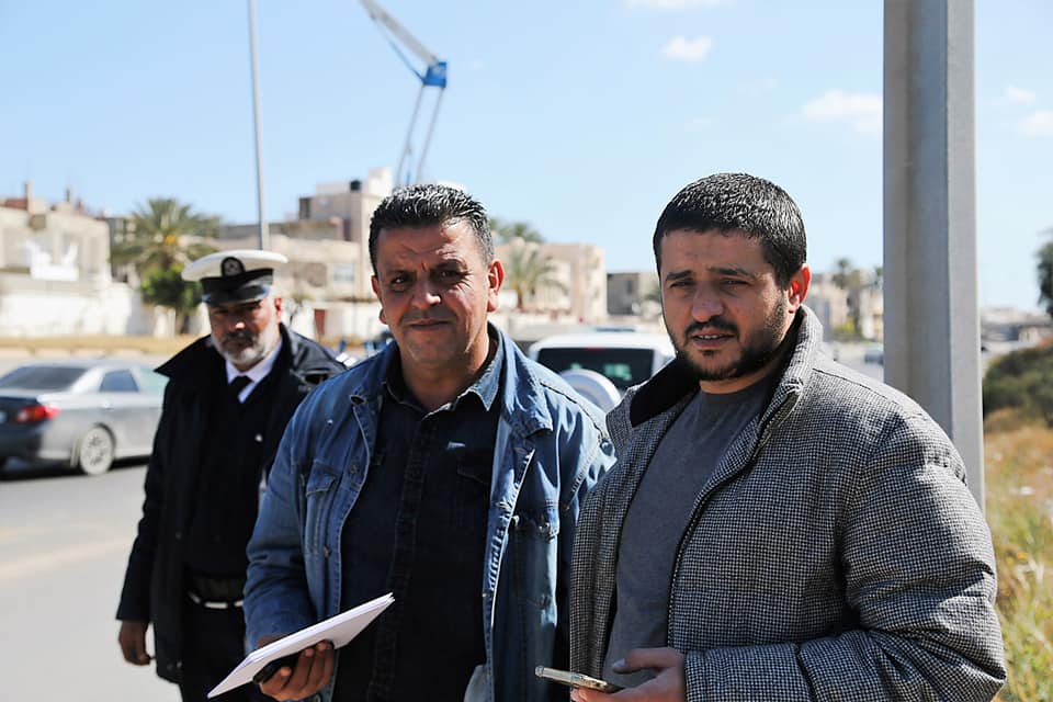 بالصور: «الكهرباء» تواصل حملة صيانة أعمدة الإنارة في شوارع طرابلس