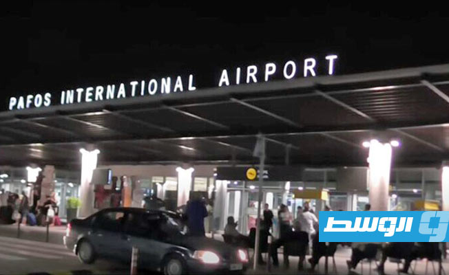 خبراء «FBI» يفتشون طائرة في قبرص يشتبه أنها نقلت أسلحة إلى ليبيا