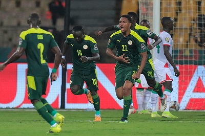 السنغال تطيح ببوركينا فاسو وتبلغ نهائي كأس أمم أفريقيا (فيديو)