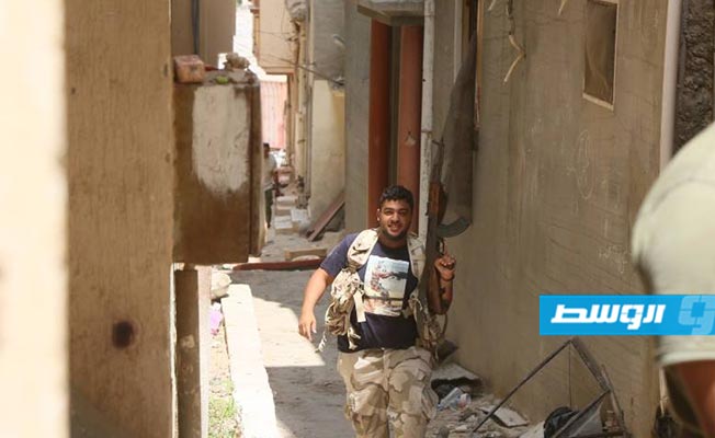 قوات الجيش الليبي بنهاية شارع المغار في درنة (الإنترنت)