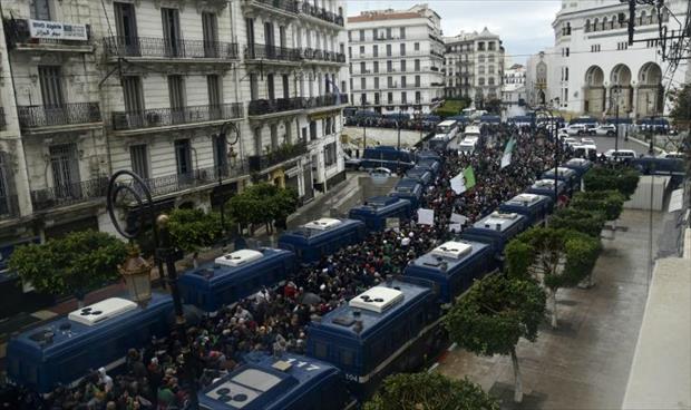 تظاهرة طلابية في العاصمة الجزائرية للمطالبة بـ«انتقال ديمقراطي»