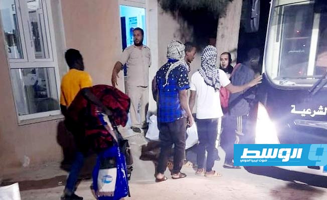 نقل 144 مهاجرًا غير شرعي من زليتن إلى طرابلس
