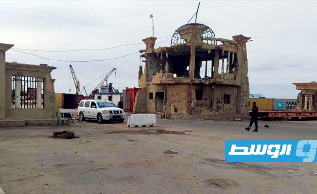 التعاقد على إزالة وإعادة بناء واجهة ميناء بنغازي البحري