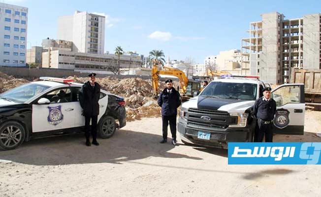 شرطة السياحة بموقع البحث عن آثار بالقرب من نادي الظهرة (صفحة وزارة الداخلية على فيسبوك)