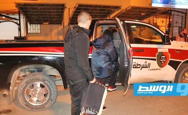 السجناء الأوركرانيين أثناء إتمام إجراءات ترحيلهم من طرابلس إلى بلادهم. (الشرطة القضائية)