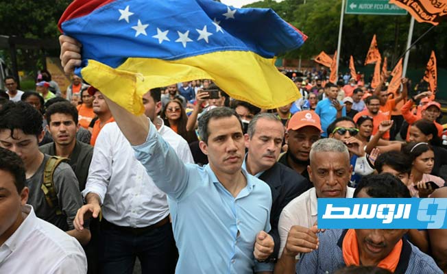 انقسام المعارضة الفنزويلية حول حكومة غوايدو