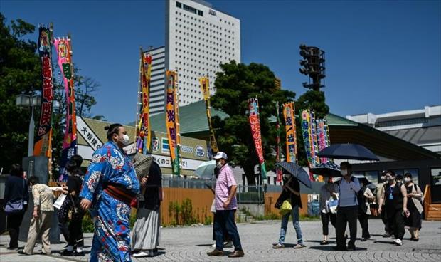 اليابان تنظم بطولة للسومو بحضور جمهور للمرة الأولى منذ شهور