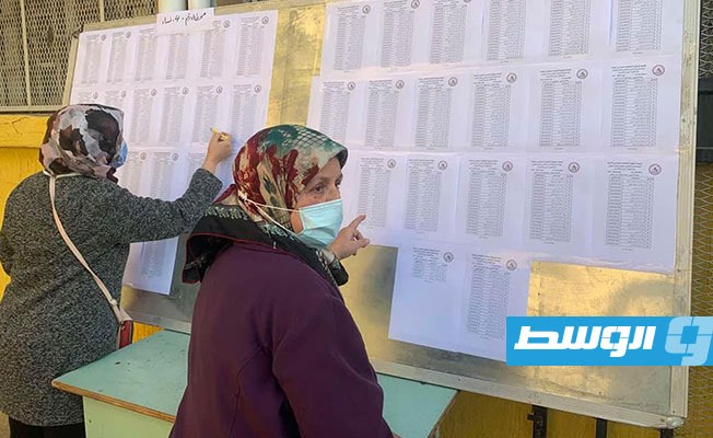 مواطنة تدلي بصوتها في انتخابات بلدية طرابلس المركز، 6 فبراير 2021. (اللجنة المركزية لانتخابات المجالس المحلية)
