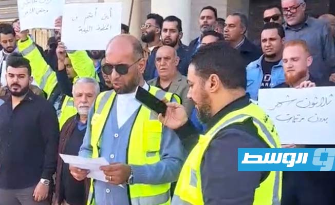 وقفة احتجاجية لأعضاء بنقابة الخطوط الليبية في المنطقة الشرقية