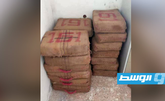 مخدر الحشيش الذي عثر عليه على متن شاحنة قادمة من سبها إلى طبرق. (وزارة الداخلية)