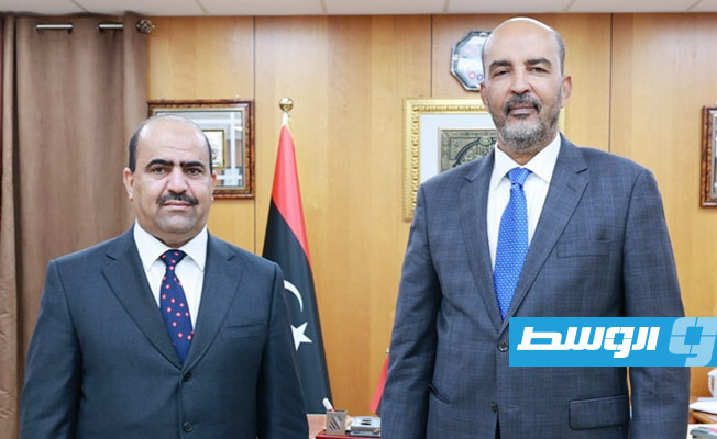 نائب رئيس المجلس الرئاسي موسى الكوني، مع السفير الجزائري في ليبيا سليمان شنين, 4 يناير 2022. (المجلس الرئاسي)