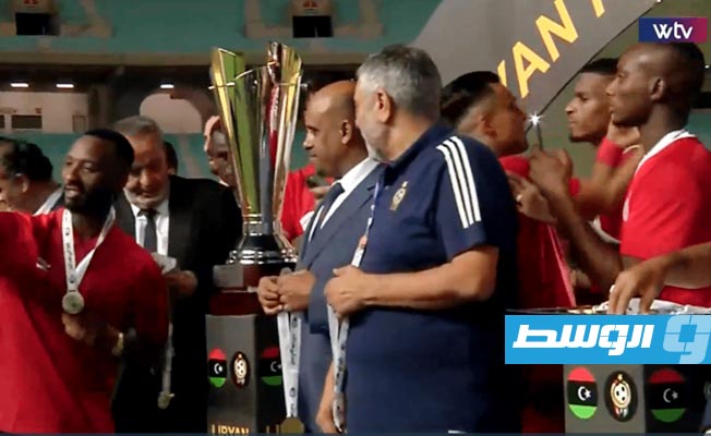 بالصور.. وزير الرياضة يتوج فريق «الاتحاد» بلقب الدوري الممتاز