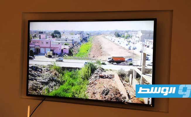 مسار مجرى وادي القطارة على شاشة عرض خلال اجتماع المجلس التسييري لبلدية بنغازي الخميس 5 أكتوبر 2023. (بلدية بنغازي)
