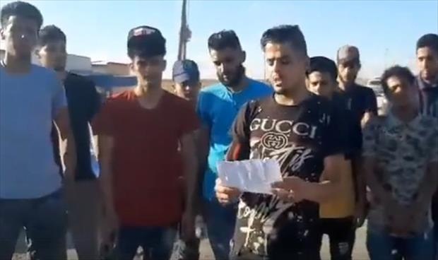 شباب من قبيلة الدرسة يطالبون بإطلاق المقدم محمود الدرسي ورفيقه عبدالسلام