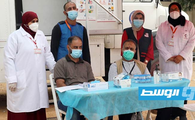 وفد من وزارة الصحة يتفقد الخدمات الطبية بمركز إيواء عين زارة (صفحة الوزارة على فيسبوك)