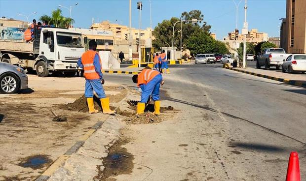 من أعمال تنظيف شبكات الصرف الصحي في بنغازي. (بلدية بنغازي)