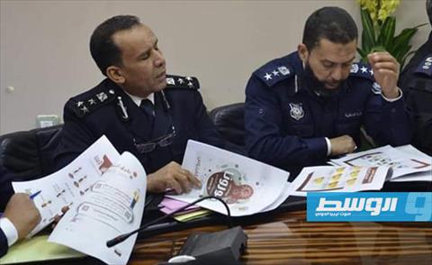 مدير أمن طرابلس يناقش مع القيادات الأمنية سبل الوقاية من فيروس كورونا المستجد