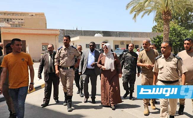 جولة المستشارة حليمة عبدالرحمن التفقدية بمجمع المحاكم في طرابلس، الإثنين 29 أغسطس 2022. (وزارة العدل)