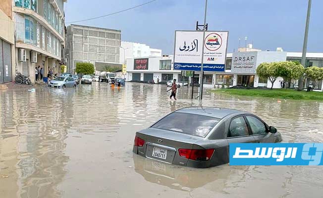 آثار الأمطار في شارع الطريق السريع بالعاصمة طرابلس، 9 سبتمبر 2023. (بوابة الوسط)