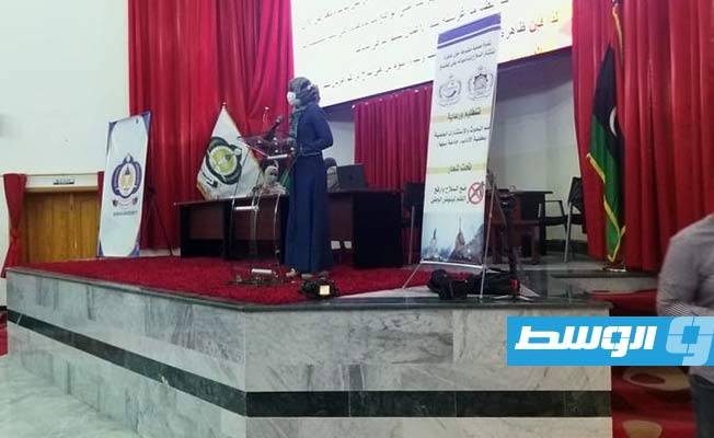 فعاليات الندوة العليمة حول ظاهرة انتشار السلاح وتداعياتها بجامعة سبها. (تصوير: رمضان كرنفودة)