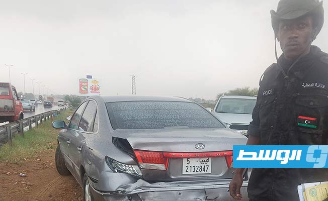 عناصر قوة دعم مديريات الأمن بموقع الحادث على طريق المطار في طرابلس، الأربعاء 19 أكتوبر 2022. (مديرية أمن طرابلس)
