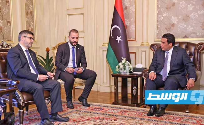 رئيس المجلس الرئاسي محمد المنفي يستقبل سفير الاتحاد الأوروبي لدى ليبيا خوسيه ساباديل، الإثنين 22 مايو 2023 (المجلس الرئاسي)