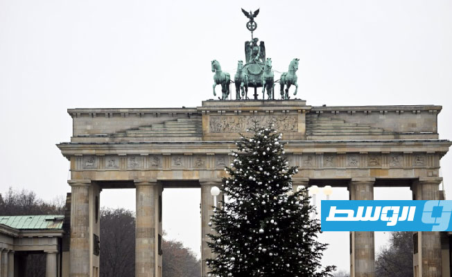 ألمانيتان قطعتا رأس شجرة ميلادية في برلين