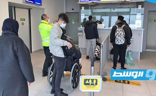 الليبيون العائدون إلى طرابلس عبر مطار كوشيتسه في سلوفاكيا، الخميس 3 مارس 2022. (الخطوط الأفريقية)