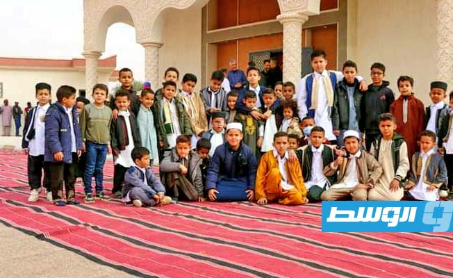 مصلون في مسجد الصحابة بسرت بعد افتتاحه (بلدية سرت)