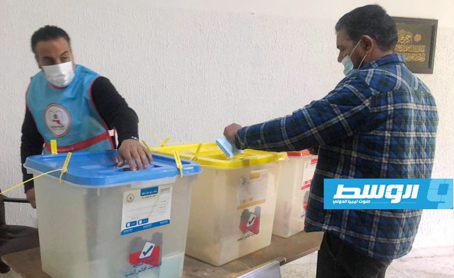 الإدلاء بالأصوات في انتخابات المجلس البلدي لحي الأندلس