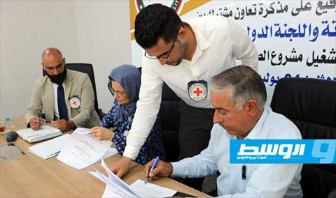 مذكرة تفاهم بين مصراتة والصليب الأحمر لتشغيل مشروع الصوبات الزجاجية