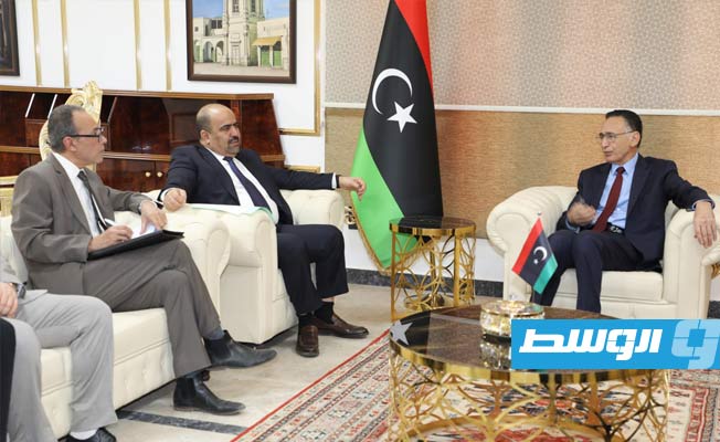 وزير الاقتصاد والتجارة محمد الحويج يلتقي السفير الجزائري بدولة ليبيا سليمان شنين، الأربعاء 14 ديسمبر 2022 (وزارة الاقتصاد)