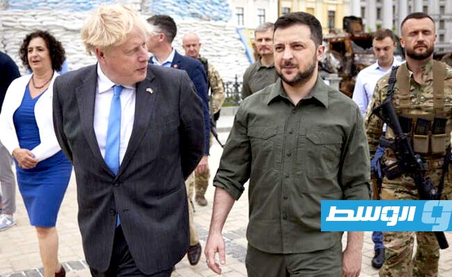 جونسون يزور العاصمة الأوكرانية بشكل مفاجئ ويتعهد بمساعدات بريطانية