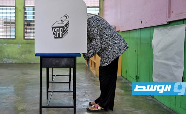 الماليزيون يختارون أعضاء مجالس 6 ولايات في انتخابات تمثل استفتاء على الحكومة