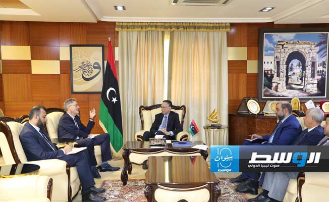 وزير الاقتصاد والتجارة محمد الحويج يلتقي سفير ألمانيا لدى ليبيا ميخائيل أونماخت، الأربعاء 27 مارس 2024 (صفحة الوزارة على فيسبوك)