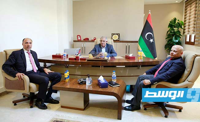 نائب رئيس الوزراء يبحث مع أعضاء السفارة المصرية تنظيم التبادل التجاري والاقتصادي بين البلدين