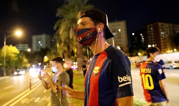 جماهير برشلونة تحتشد أمام «كامب نو» لعدم رحيل ميسي