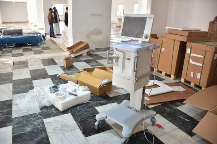وصول التجهيزات الطبية لمبنى الحجر الصحي ببلدية طبرق